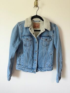 Levi’s sherpa lined 100% cotton trucker denim jean jacket size extra small